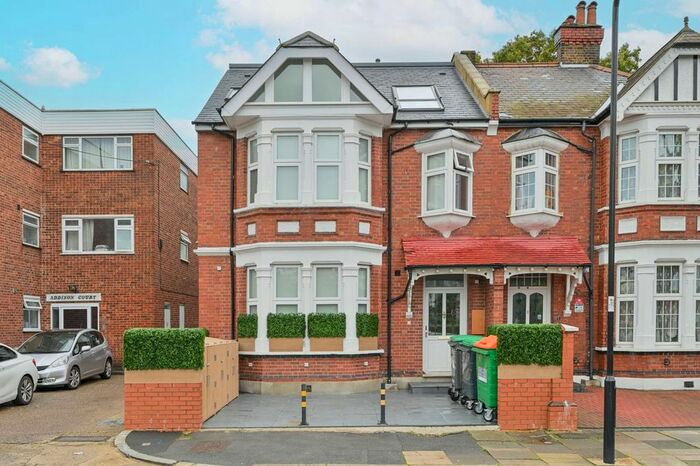 Studio To Rent In Oakley Avenue, Ealing, London, W5