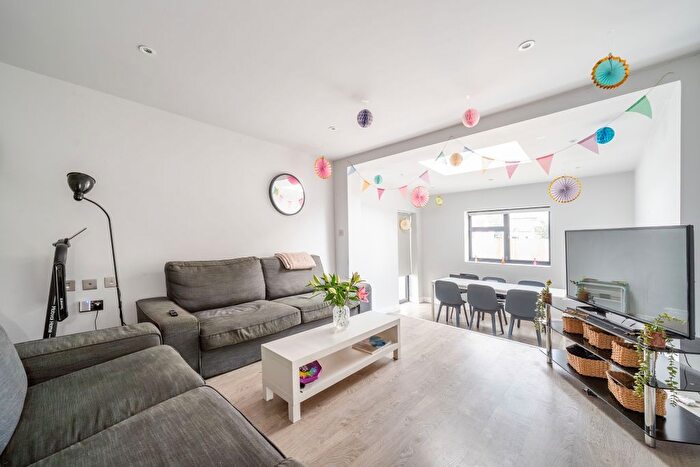 5 Bedroom Flat To Rent In Kellino Street, London, SW17