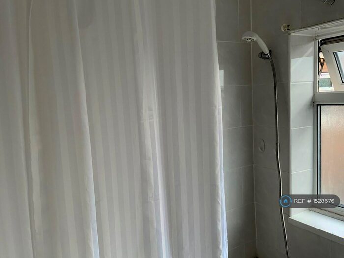 2 Bedroom Maisonette To Rent In The Meads, Leicester, LE3