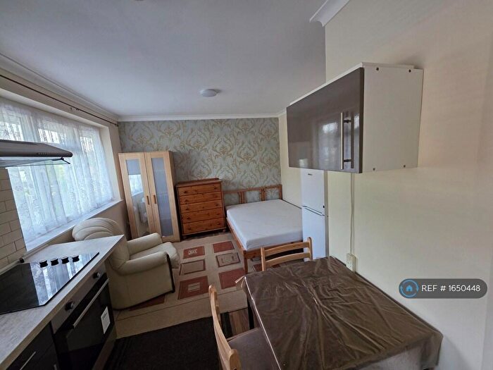 Studio To Rent In Marlowe Square, Mitcham, CR4