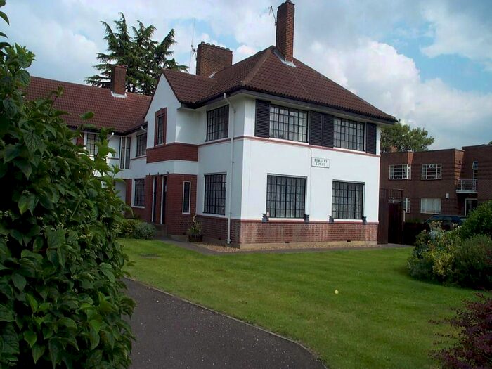 3 Bedroom Flat To Rent In London Road, Twickenham, TW1