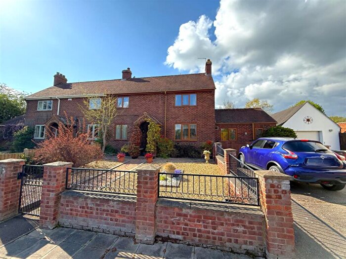 3 Bedroom Semi-Detached House For Sale In Burton Road, Coton-In-The-Elms, DE12