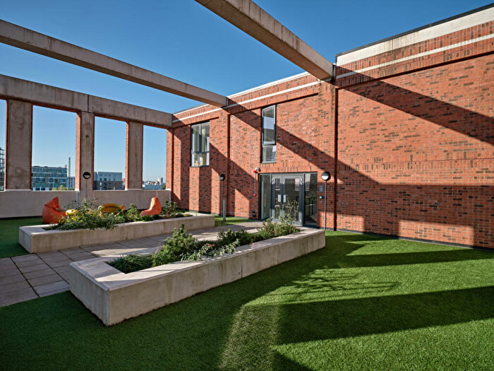 1 Bedroom Flat To Rent In Oxbow, Stephenson House, M5