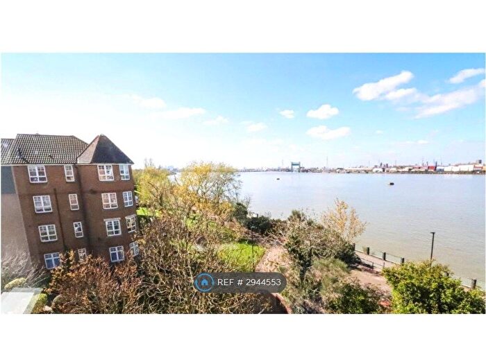 2 Bedroom Flat To Rent In Greenhaven Drive, London, SE28