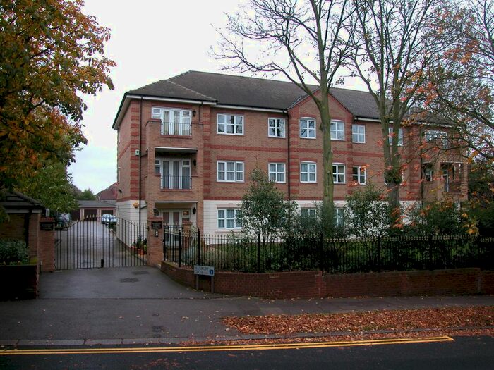 3 Bedroom Flat To Rent In Haddon Court, Hanbury Close, Parson Street, NW4