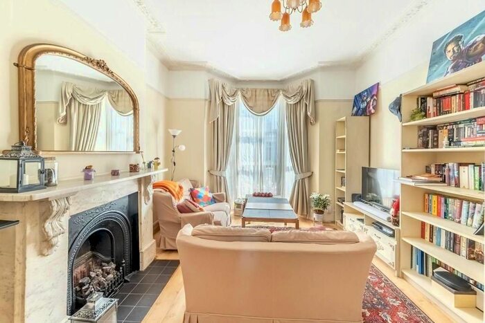 4 Bedroom Property To Rent In Earls Court Gardens, London, SW5