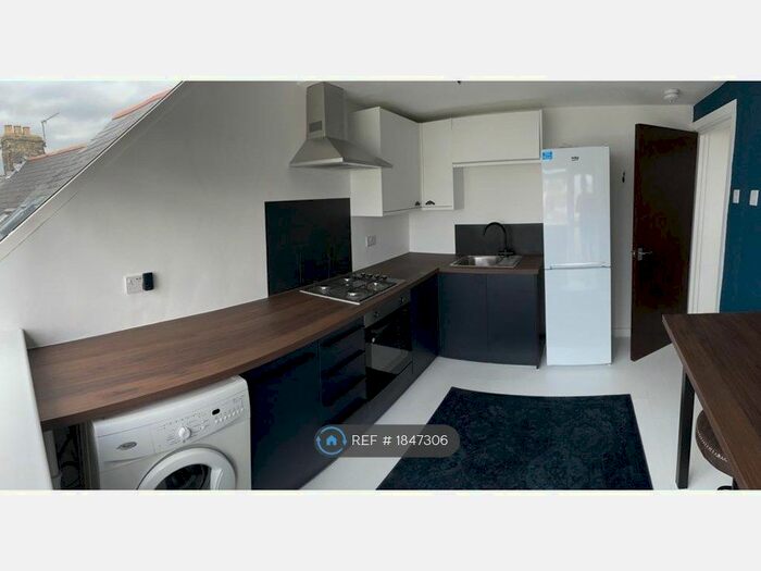 2 Bedroom Flat To Rent In Arcot Street, Cardiff, CF64