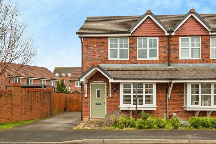 3 Bedroom Semi Detached House For Sale In Egerton Road, Leyland, Lancashire, PR25