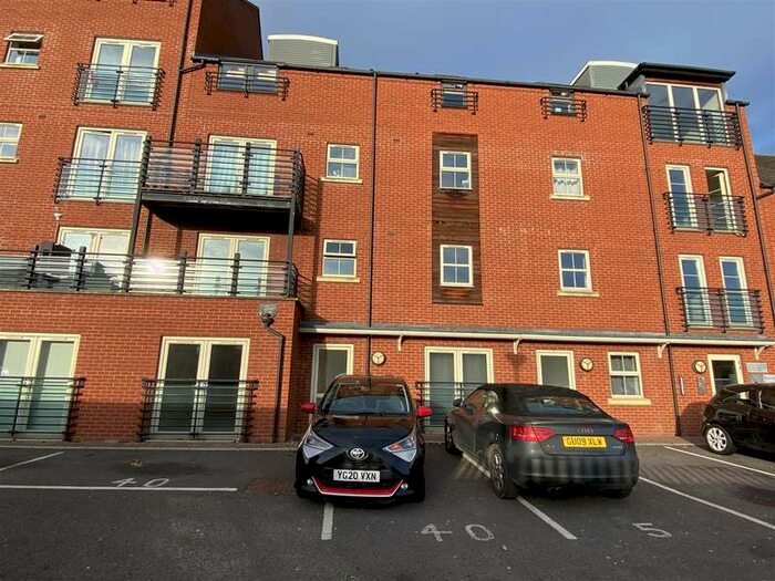 2 Bedroom Apartment To Rent In Friars Mews, Wesleyan Court, Lincoln, LN2