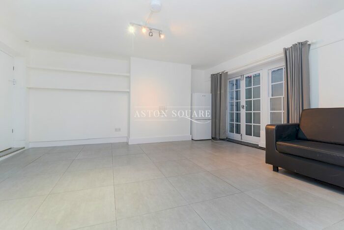 3 Bedroom Terraced House To Rent In Allingham Street, London, N1