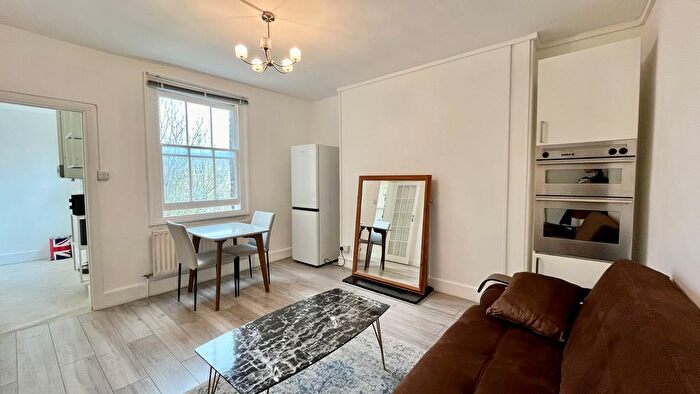2 Bedroom Flat To Rent In Pembroke Road, London, W8