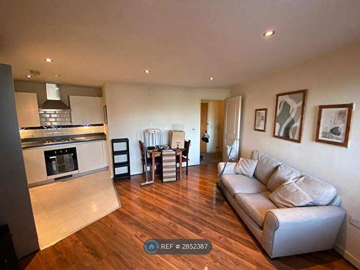 1 Bedroom Flat To Rent In Batsford House, London, SW19