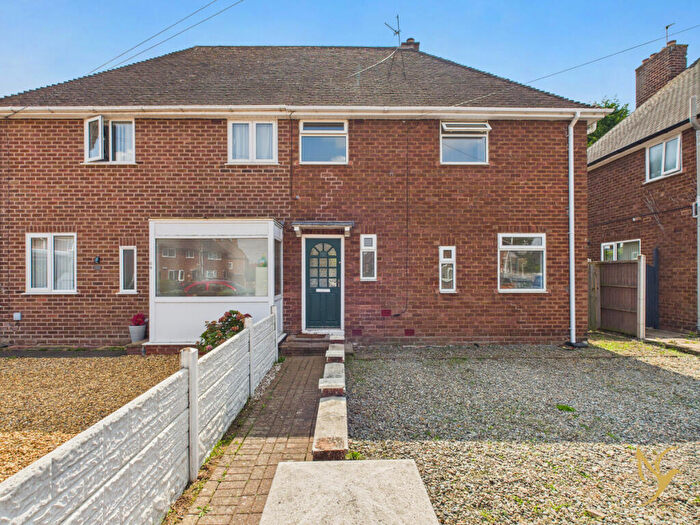 3 Bedroom Semi-Detached House For Sale In East Road, Stourport-on-severn, DY13