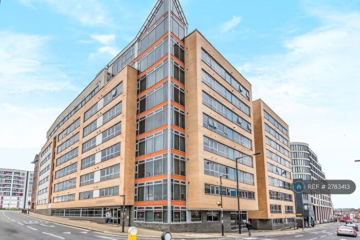 1 Bedroom Flat To Rent In Roxborough Heights, Harrow, HA1