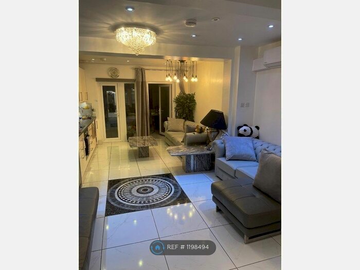 2 Bedroom Terraced House To Rent In Eastcote Avenue, Surrey, KT8