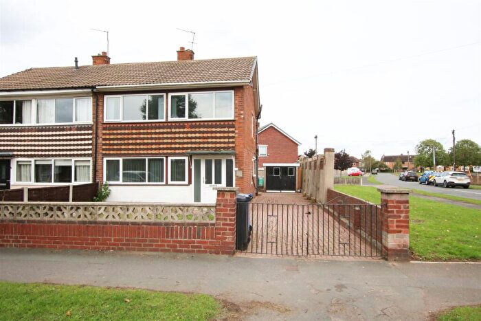 3 Bedroom Semi Detached House To Rent In Church Balk, Edenthorpe, Doncaster, DN3