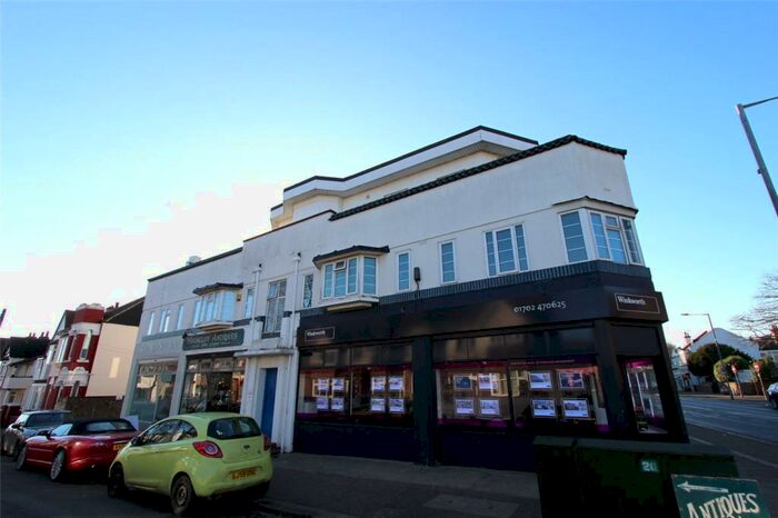 2 Bedroom Apartment To Rent In Highcliff Drive, Leigh-on-Sea, Essex, SS9