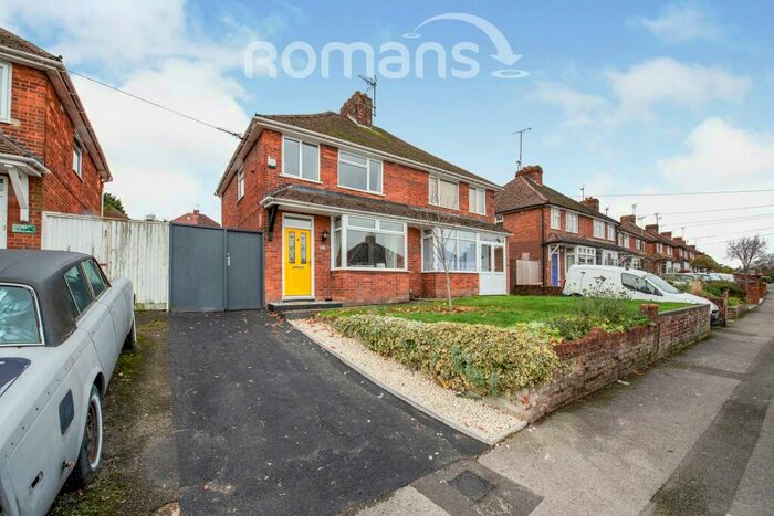 3 Bedroom Semi-Detached House To Rent In Grasmere Avenue, RG30