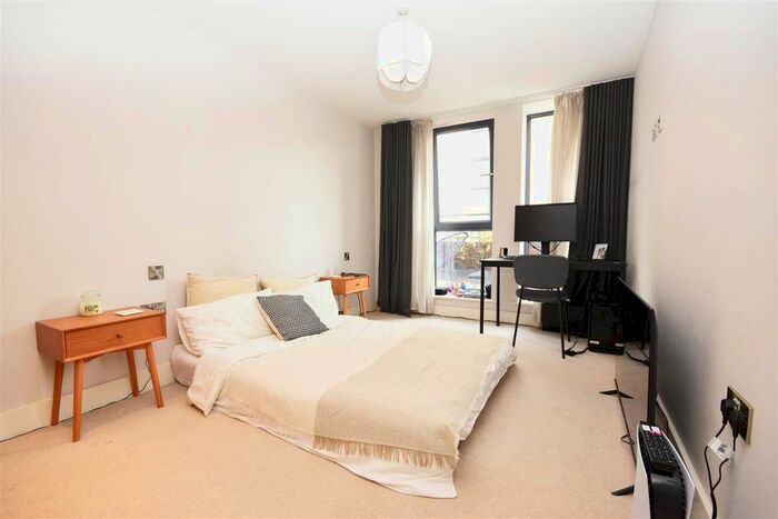 1 Bedroom Flat To Rent In Lower Richmond Road, Kew, Richmond, TW9