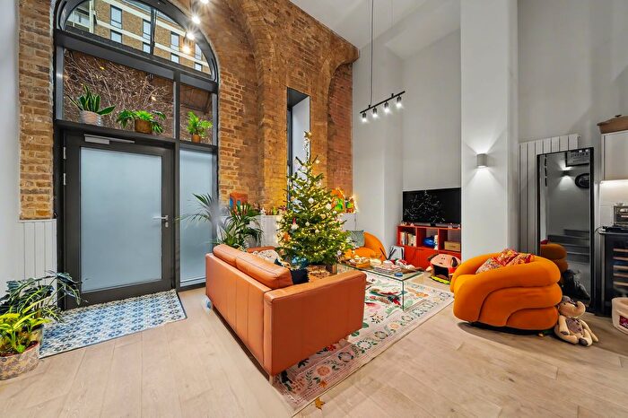 3 Bedroom Flat For Sale In Windsor Square, London, SE18