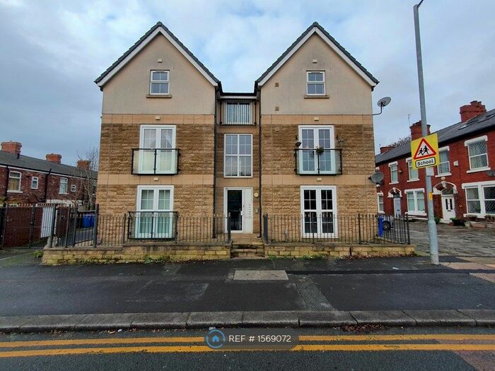 2 Bedroom Flat To Rent In The White Hart Apartments, Hyde, SK14