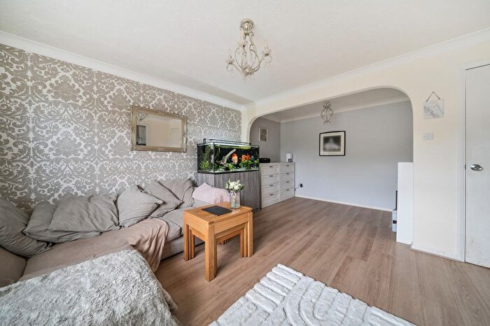 1 Bedroom Flat For Sale In Kilmington Close, Bracknell, RG12
