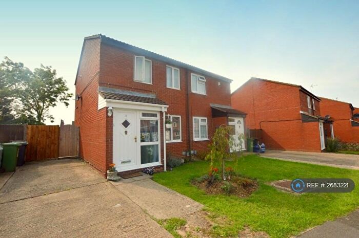 2 Bedroom Semi-Detached House To Rent In Swallow Close, Luton, LU4