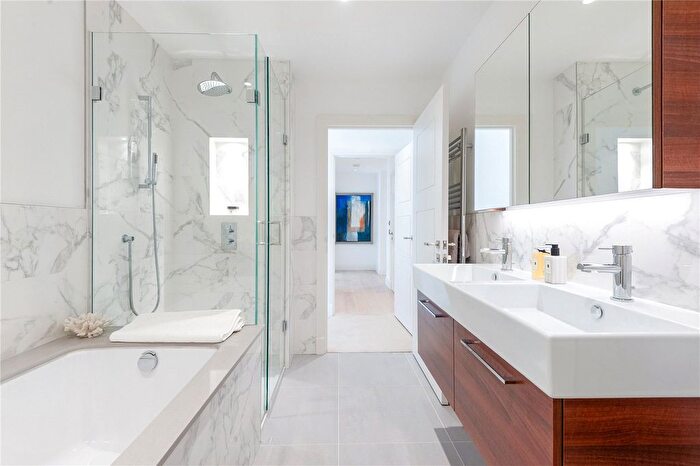 3 Bedroom Flat To Rent In Pinewood Gardens, Teddington, TW11