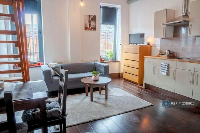 Studio To Rent In Hanover House, London, NW2