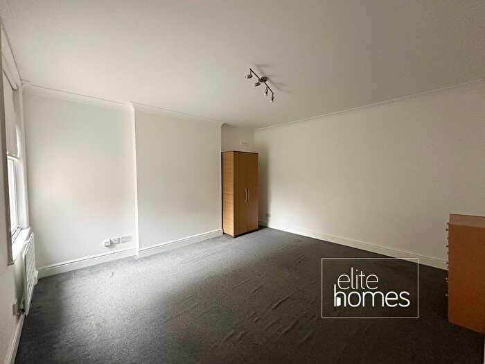 Studio To Rent In Green Lanes, London, N8