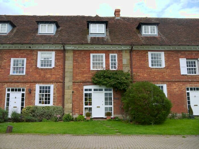 4 Bedroom Flat To Rent In Shillinglee, Chiddingfold, Godalming, GU8