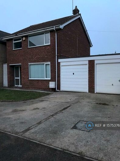3 Bedroom Detached House To Rent In Royal Oak Court, Mansfield, NG21