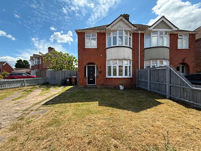 3 Bedroom Semi-Detached House For Sale In St Aubyns Road, Ipswich, IP4