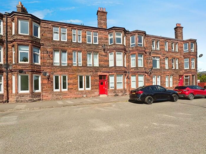 3 Bedroom Flat To Rent In Castlegreen Street, Dumbarton, G82