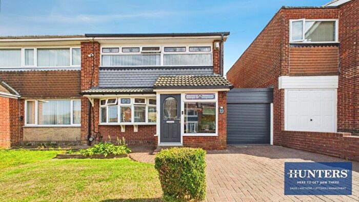 3 Bedroom Semi-Detached House For Sale In Brockenhurst Drive, Hastings Hill, Sunderland, SR4