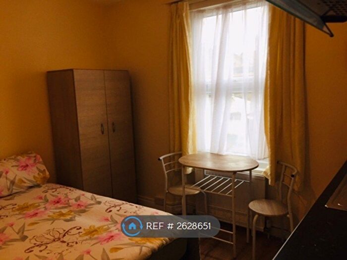 Studio To Rent In Green Lanes, London, N8