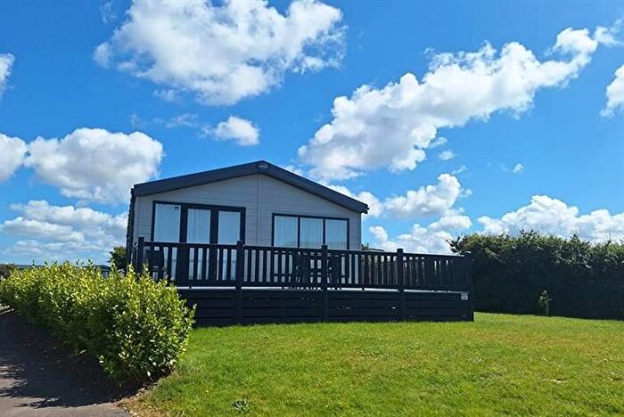2 Bedroom Mobile/park Home For Sale In Hendra Croft, Newquay, TR8
