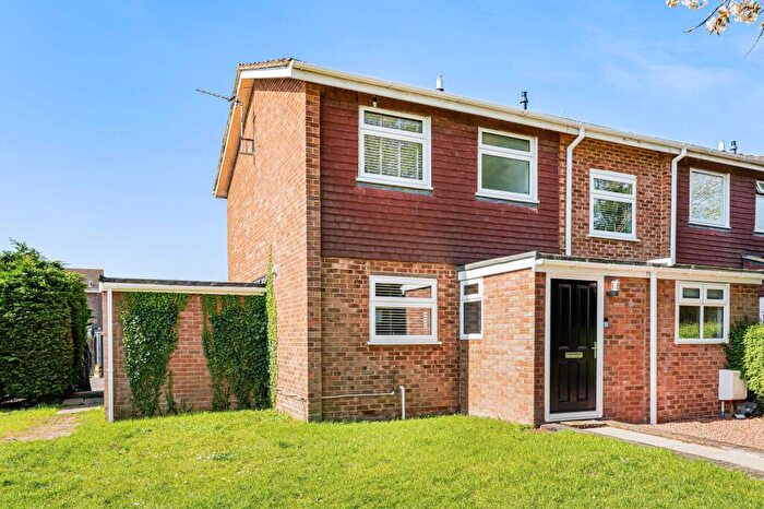 3 Bedroom End Of Terrace House For Sale In Beechfield Way, Hazlemere, HP15