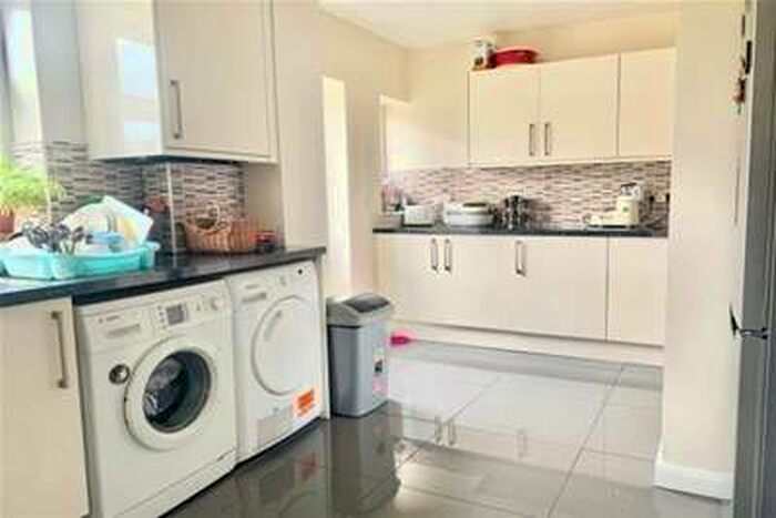 4 Bedroom Semi-Detached House To Rent In Fernwood Crescent, Wollaton, NG8