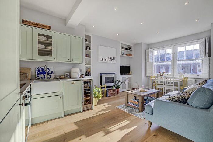 2 Bedroom Flat For Sale In Vera Road, London, SW6