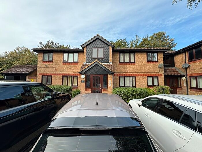 1 Bedroom Flat For Sale In Rodeheath, Luton, LU4