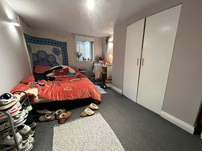 1 Bedroom Detached House To Rent In Brudenell Road, Hyde Park, Leeds, West Yorkshire, LS6