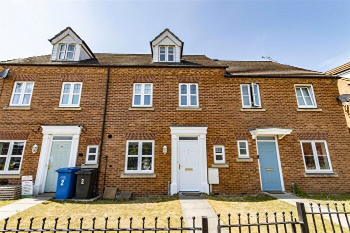 4 Bedroom Town House For Sale In Regent Gardens, Canal Wharf, Chesterfield, S41