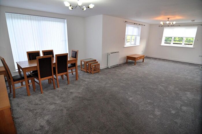 2 Bedroom Flat To Rent In Ovaltine Drive, Kings Langley, WD4