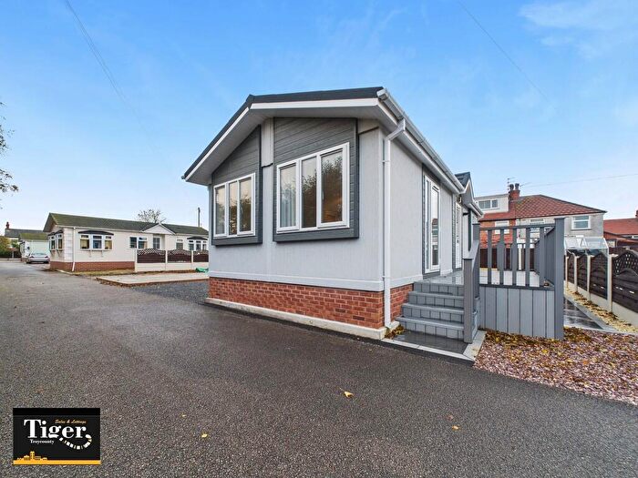 2 Bedroom Mobile Home For Sale In Ivy Avenue, Blackpool, FY4