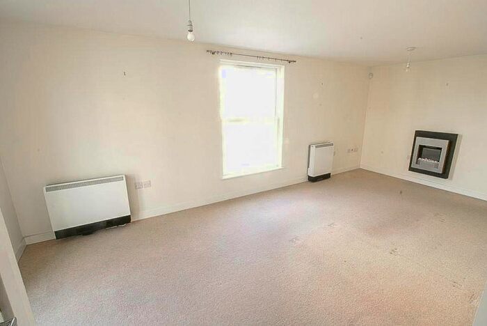 2 Bedroom Flat To Rent In Merrifield Court, Welwyn Garden City, AL7