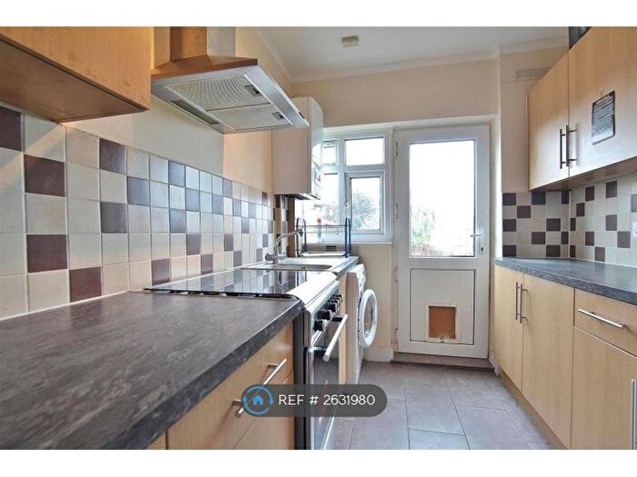 2 Bedroom Maisonette To Rent In Munster Avenue, Hounslow, TW4
