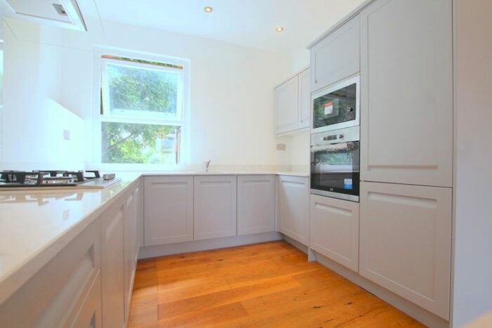 2 Bedroom Flat To Rent In South Park Road, London, SW19