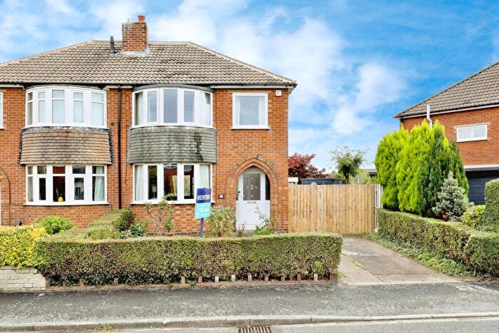 3 Bedroom Semi-Detached House For Sale In Chelmsford Avenue, Aston, S26