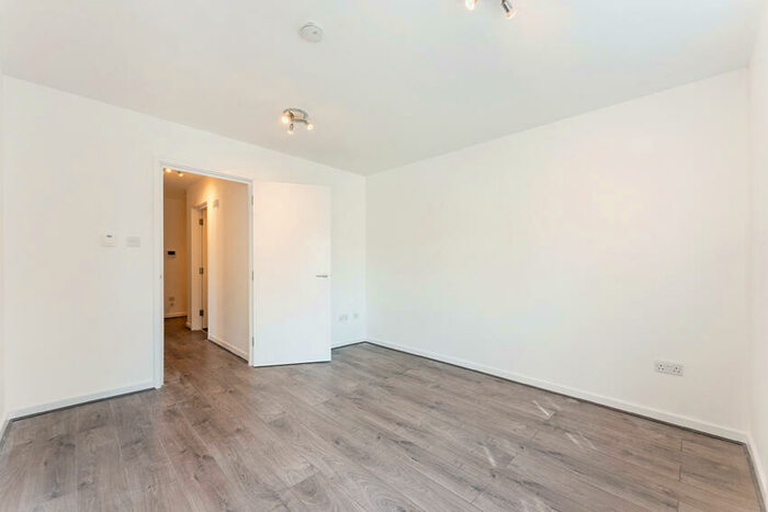 1 Bedroom Apartment To Rent In The Gardens, East Dulwich London, SE22